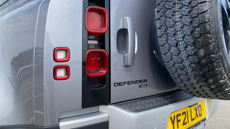 Land Rover Defender 3.0 D300 HSE 110 5dr Auto Diesel Estate